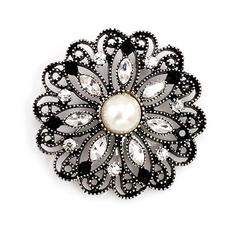 antique-brooch with center pea