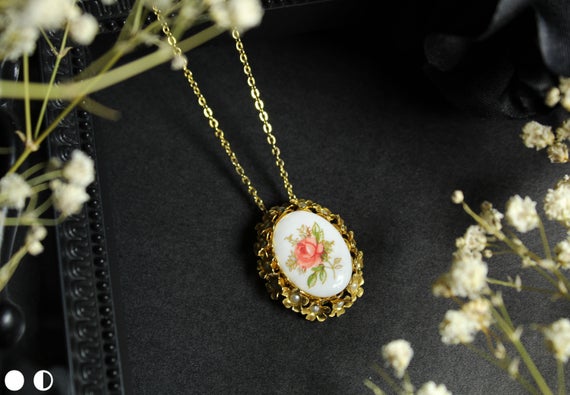 Sweet Antique Necklaces antiques vintage vintage jewelry | Et