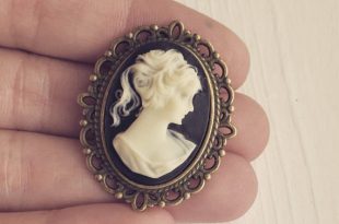 Victorian Lady Cameo Brooch / Small Pin Steampunk Lover Gift | Et