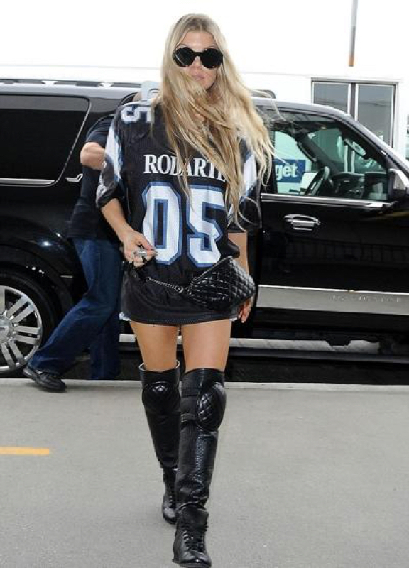 Who wore it better?? Fergie or Ciara in Chanel boots - Fashion 902