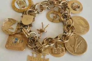Vintage Estate Charm Bracelet with 11 14K Yellow Gold Charms .