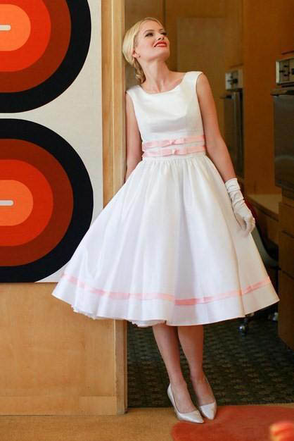 Get rockabilly wedding dress to highlight the Occasion .