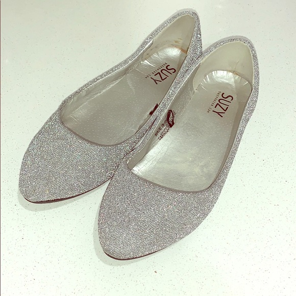 Suzy Shier Shoes | Sparkly Silver Flats Size 65 | Poshma