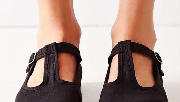 Tips and tricks on how you can get the best pair of T strap flats .