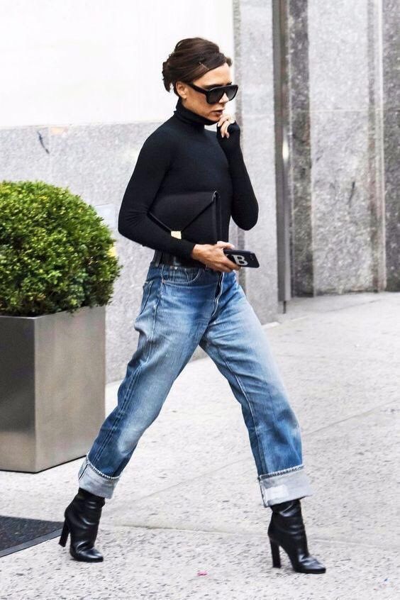 Jeans on a cool lady #victoriabeckham | Fashion, Victoria beckham .