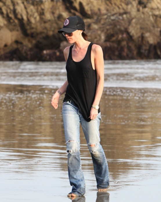 Victoria Beckham in Boyfriend Jeans : DenimBl