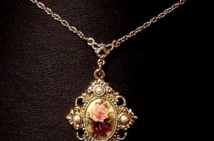 Vintage Necklace 1928 Jewelry Co Roses and faux Pearls | Fashion .