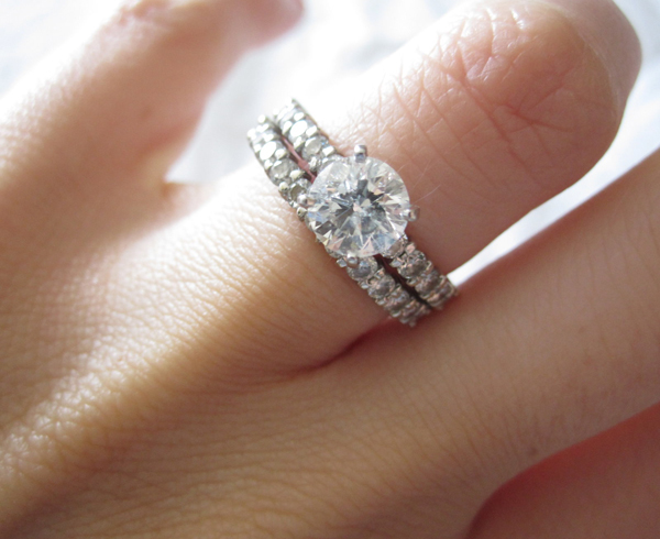 How to Wear a Wedding Ring Set the 'Right' W
