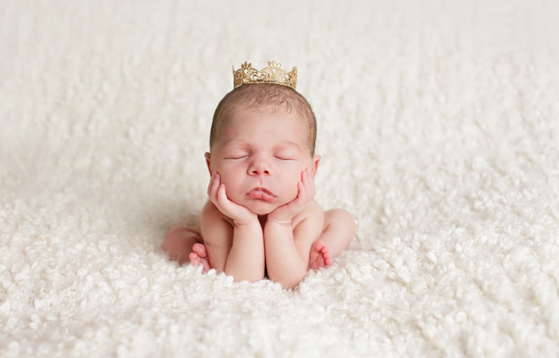 15 Best Newborn Photography Ideas at Home- Graphic Experts Ind