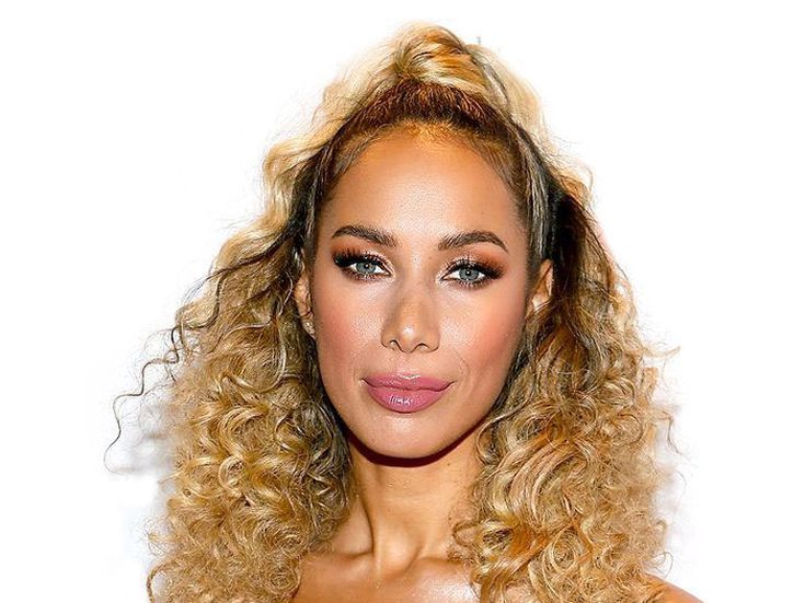 9 Easy On-the-Go Hairstyles for Naturally Curly Ha