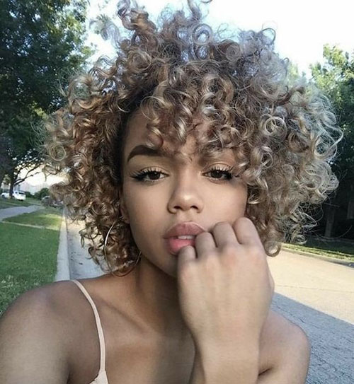25 Best Short Naturally Curly Haircuts for Women - Short Haircu